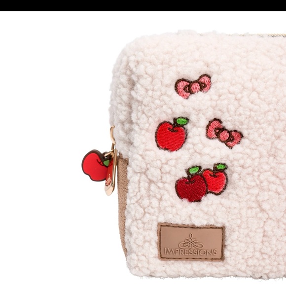 Hello Kitty Cream Fleece Make up Pouch - Picture 14 of 16